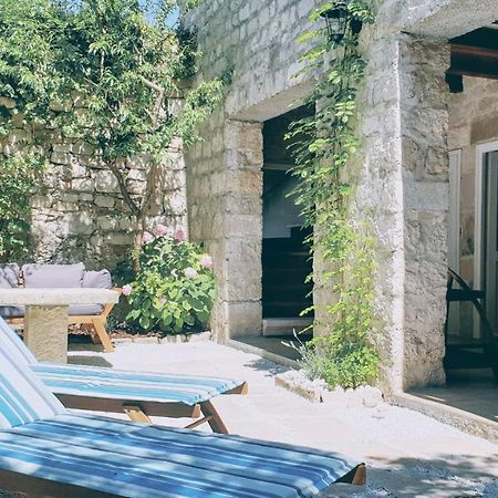 Rector'S Villa - Charming Retreat In Old Town With Jacuzzi In Private Courtyard Rab Town Esterno foto