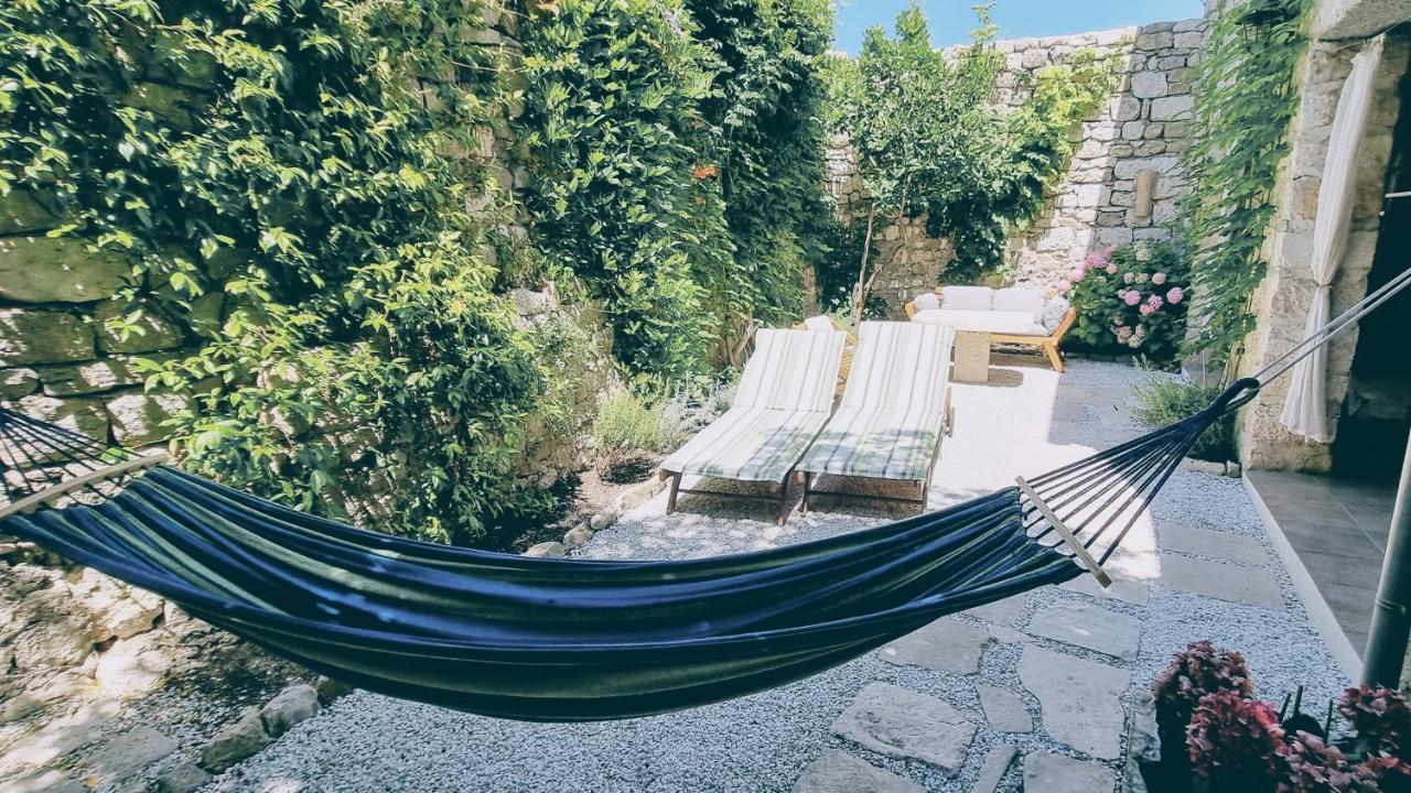 Rector'S Villa - Charming Retreat In Old Town With Jacuzzi In Private Courtyard Rab Town Esterno foto