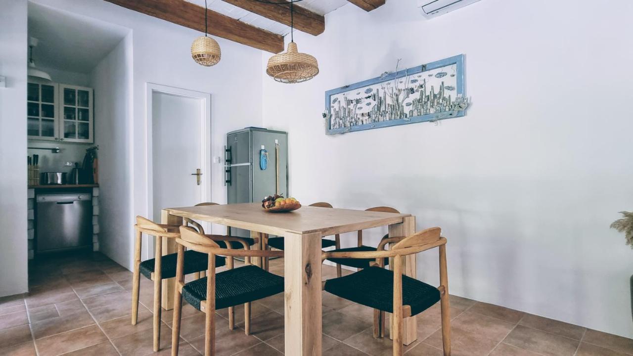 Rector'S Villa - Charming Retreat In Old Town With Jacuzzi In Private Courtyard Rab Town Esterno foto