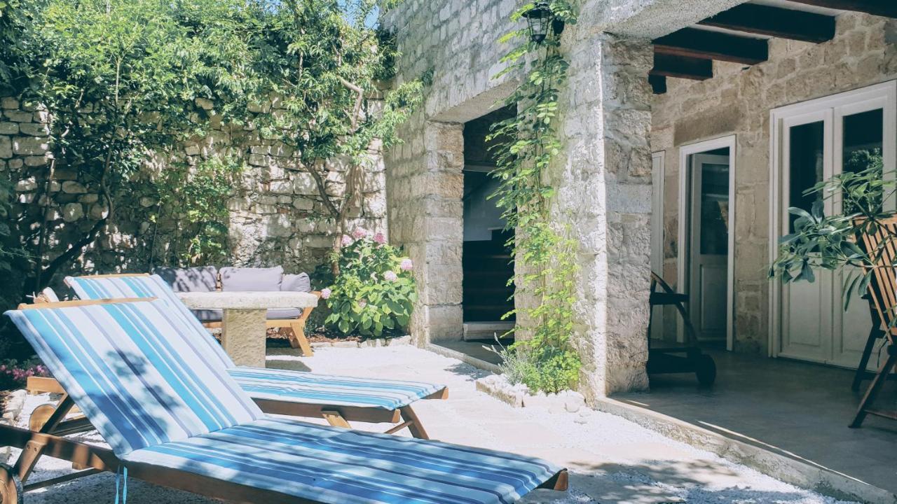 Rector'S Villa - Charming Retreat In Old Town With Jacuzzi In Private Courtyard Rab Town Esterno foto
