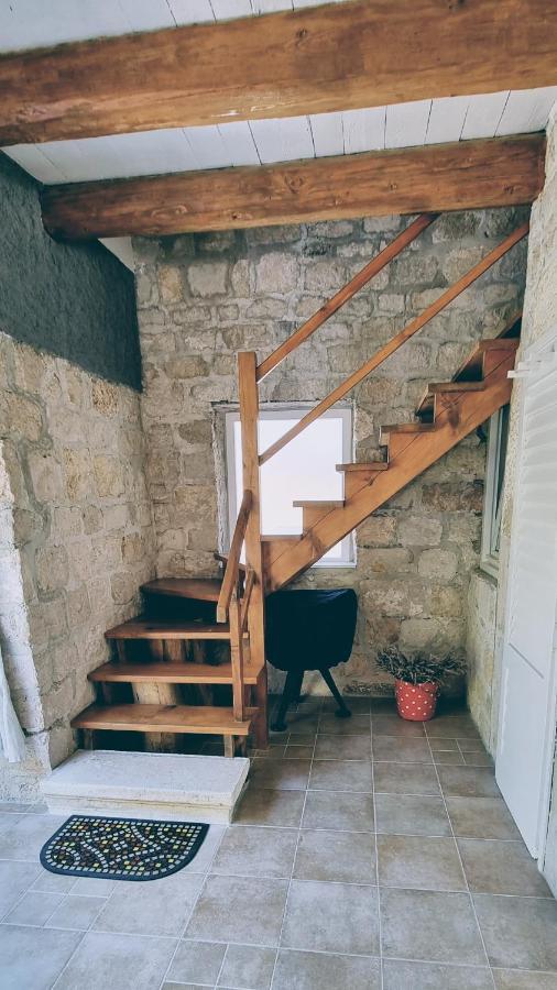 Rector'S Villa - Charming Retreat In Old Town With Jacuzzi In Private Courtyard Rab Town Esterno foto