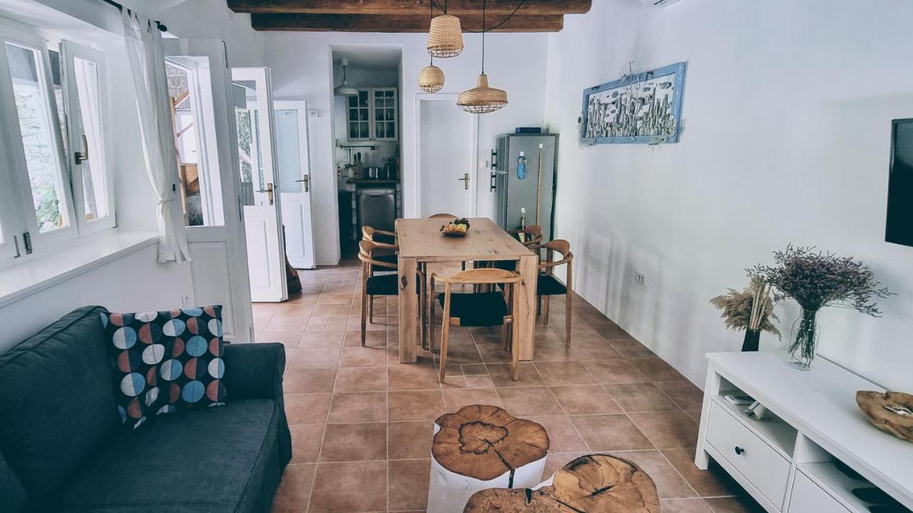 Rector'S Villa - Charming Retreat In Old Town With Jacuzzi In Private Courtyard Rab Town Esterno foto