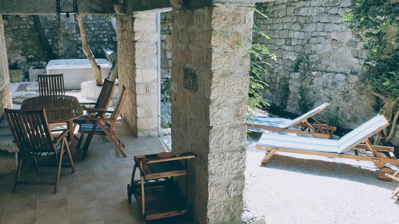 Rector'S Villa - Charming Retreat In Old Town With Jacuzzi In Private Courtyard Rab Town Esterno foto