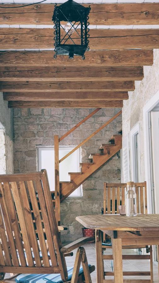 Rector'S Villa - Charming Retreat In Old Town With Jacuzzi In Private Courtyard Rab Town Esterno foto