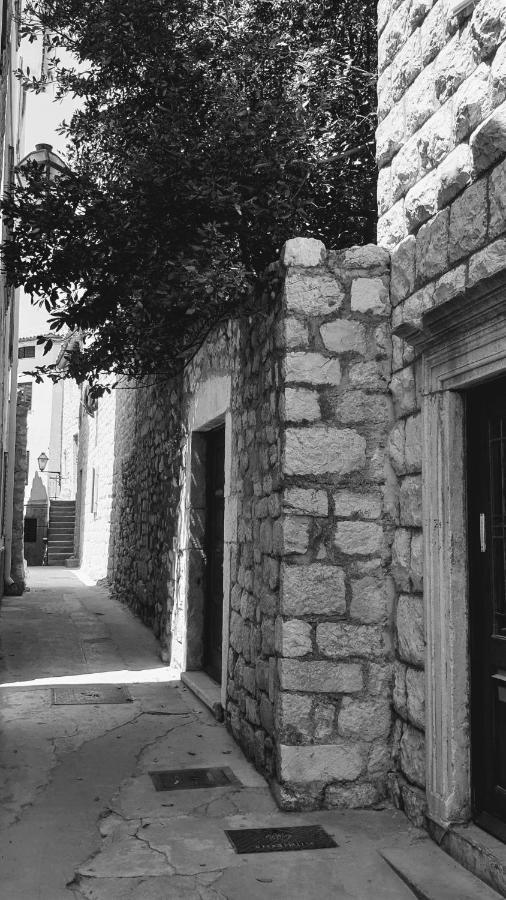Rector'S Villa - Charming Retreat In Old Town With Jacuzzi In Private Courtyard Rab Town Esterno foto