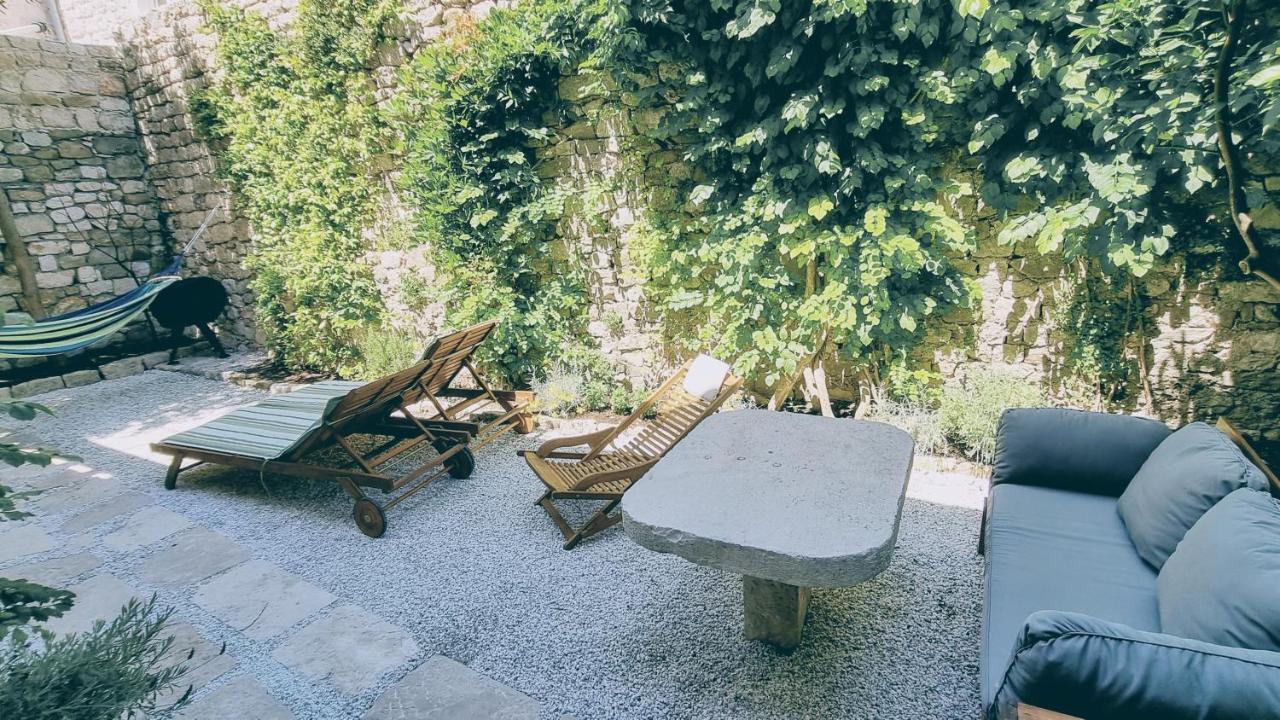 Rector'S Villa - Charming Retreat In Old Town With Jacuzzi In Private Courtyard Rab Town Esterno foto